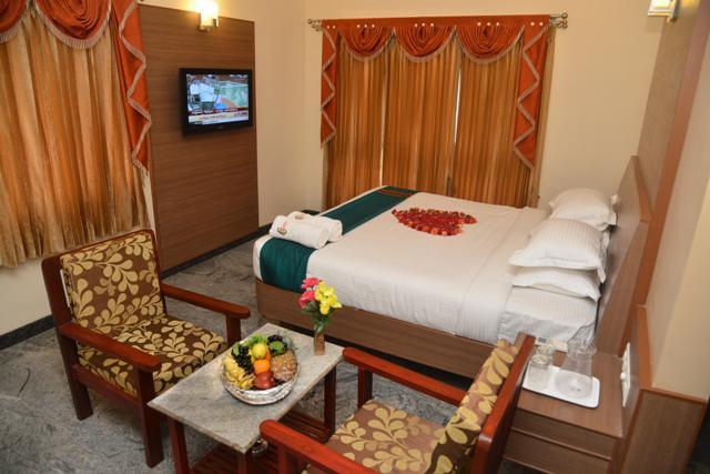 Sri Balaji Hotels Tiruchengodu Buitenkant foto