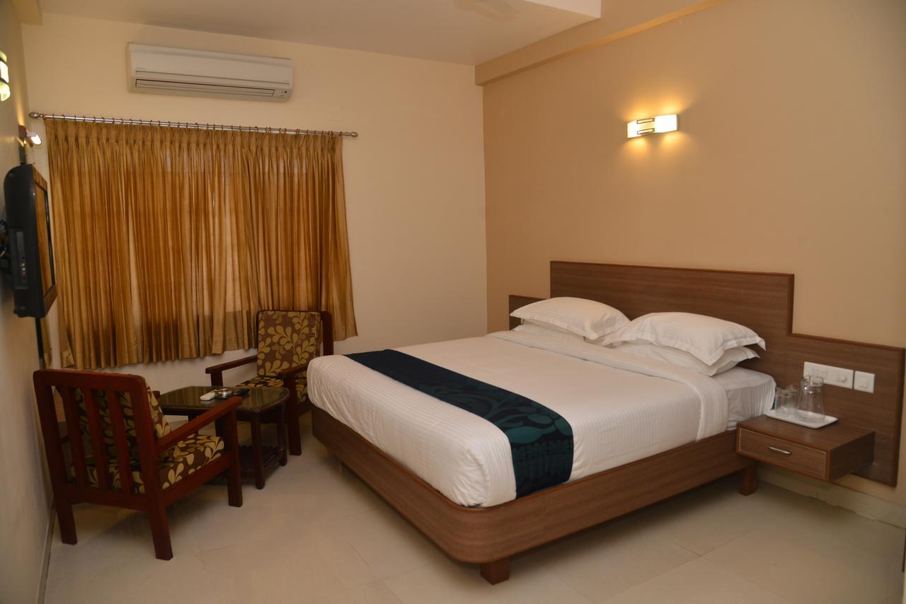 Sri Balaji Hotels Tiruchengodu Buitenkant foto
