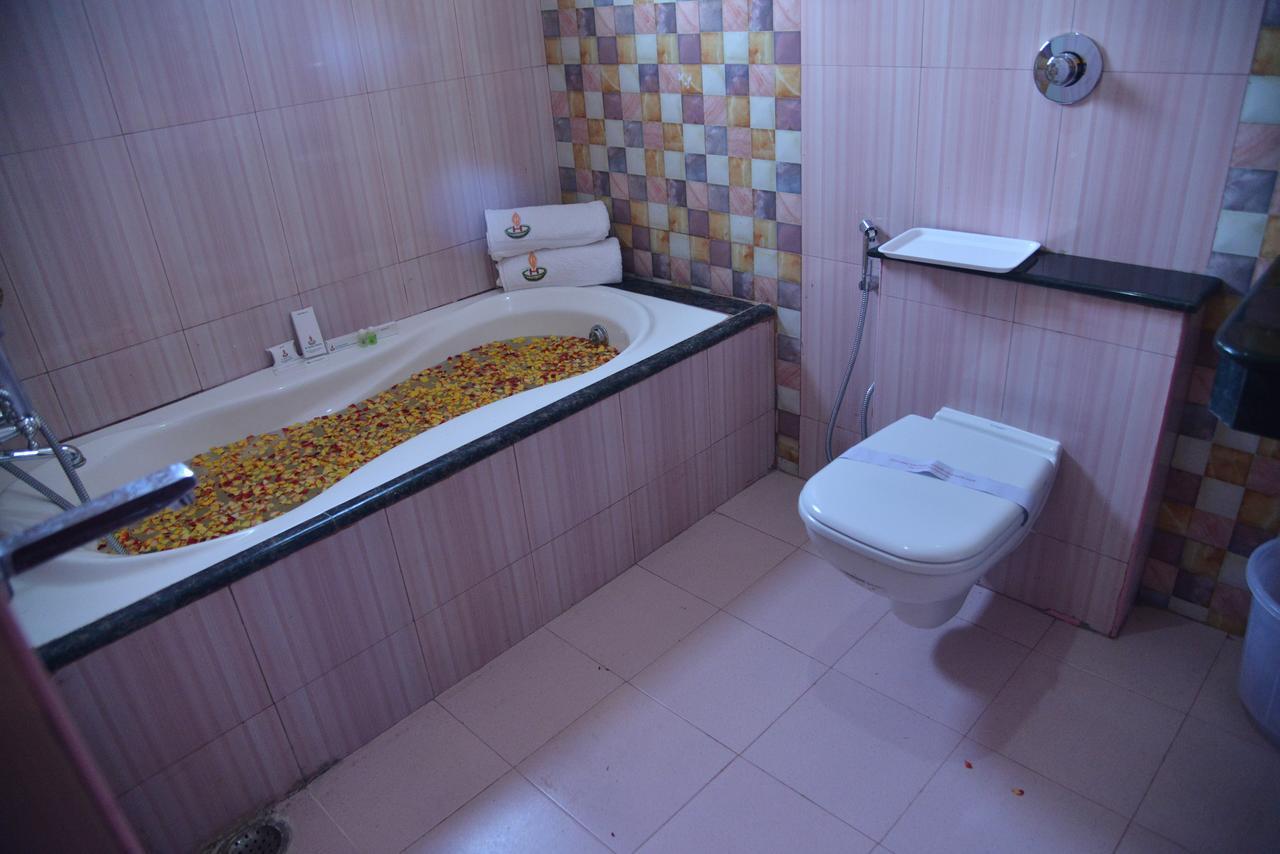 Sri Balaji Hotels Tiruchengodu Buitenkant foto