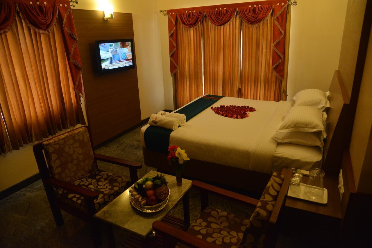 Sri Balaji Hotels Tiruchengodu Buitenkant foto