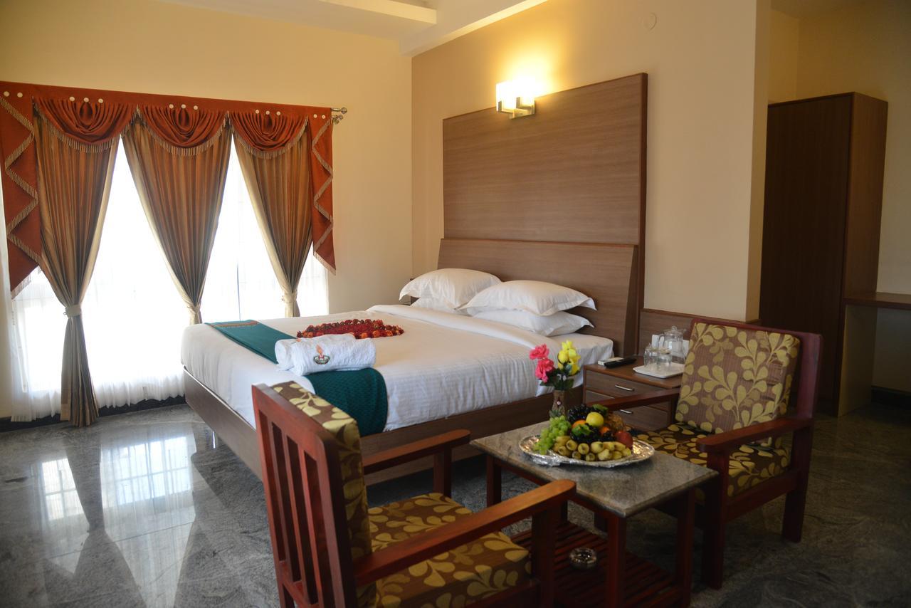 Sri Balaji Hotels Tiruchengodu Buitenkant foto