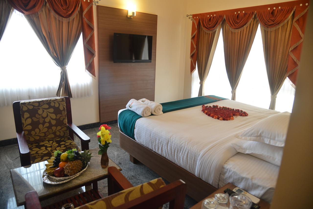 Sri Balaji Hotels Tiruchengodu Buitenkant foto